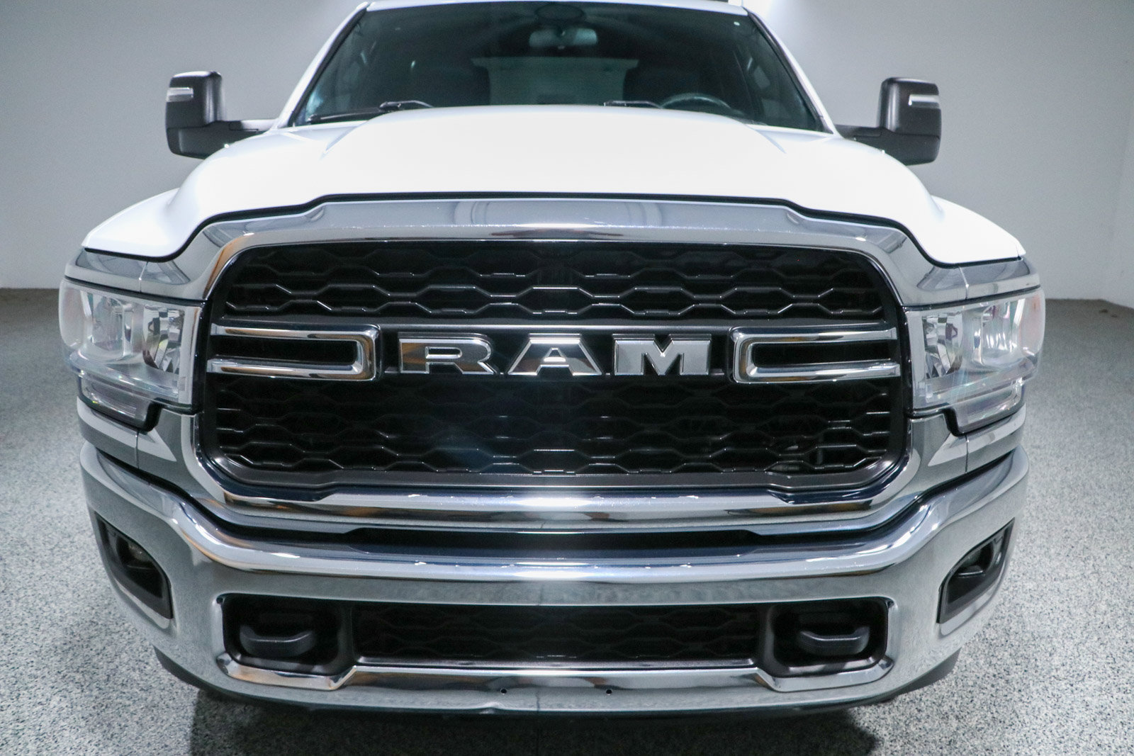 Used 2024 RAM 2500 Tradesman w/ Chrome Appearance Group AWD/4WD image 4