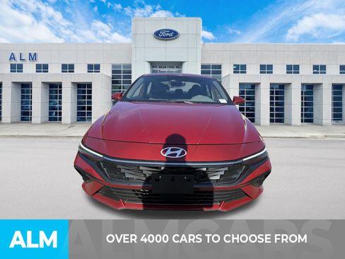 Used 2025 Hyundai Elantra SEL FWD image 2