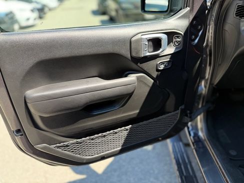 Used 2022 Jeep Wrangler Unlimited Sport AWD/4WD image 19