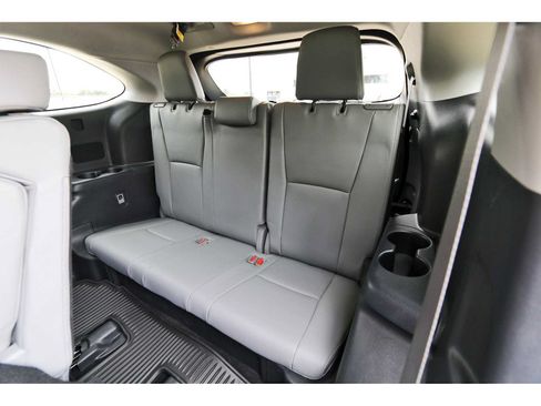 Used 2023 Toyota Highlander Limited FWD image 14