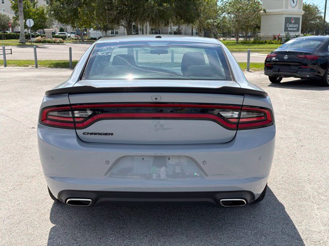 Used 2022 Dodge Charger SXT w/ Blacktop Package RWD image 4