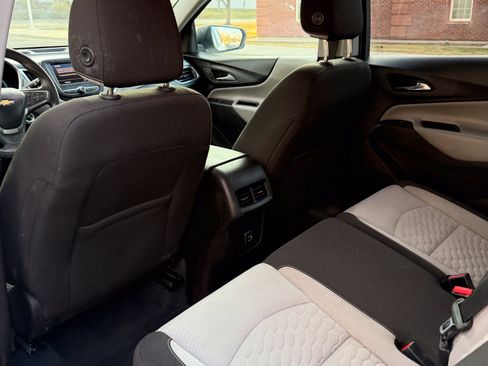 Used 2020 Chevrolet Equinox LS w/ LPO, Cargo Package FWD image 22