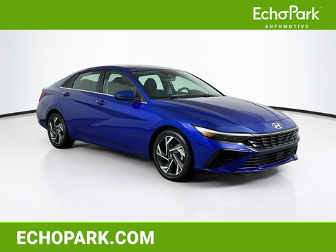 Used 2025 Hyundai Elantra SEL FWD image 1