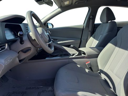 Used 2024 Hyundai Elantra SE FWD image 10