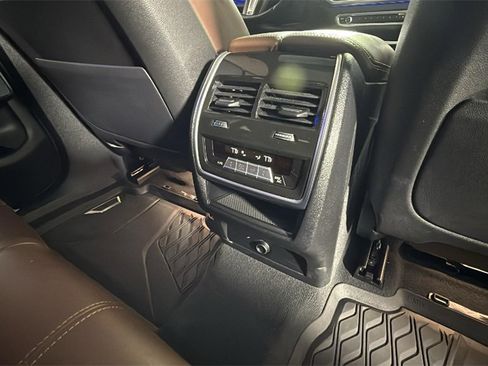 Used 2022 BMW X6 xDrive40i w/ Executive Package image 48