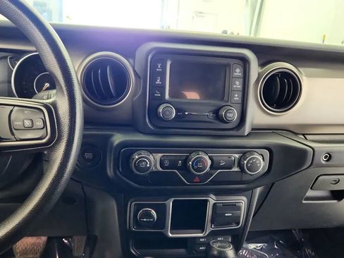 Used 2018 Jeep Wrangler Sport image 31