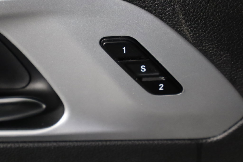 Used 2025 Chrysler Pacifica Limited FWD image 23