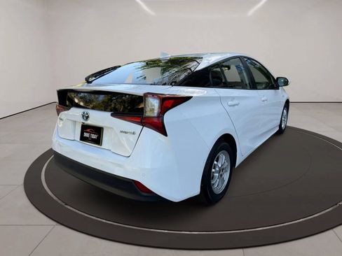 Used 2020 Toyota Prius LE FWD image 5