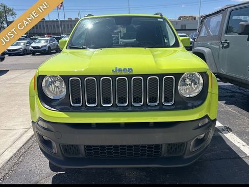 Used 2017 Jeep Renegade Latitude w/ Popular Equipment Group AWD/4WD image 2