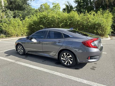 Used 2018 Honda Civic EX image 5