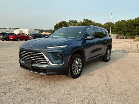 Used 2025 Buick Enclave Preferred FWD image 1