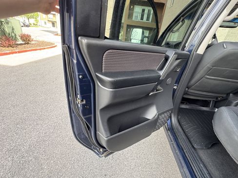 Used 2010 Nissan Titan SE w/ SE Value Truck Pkg AWD/4WD image 27