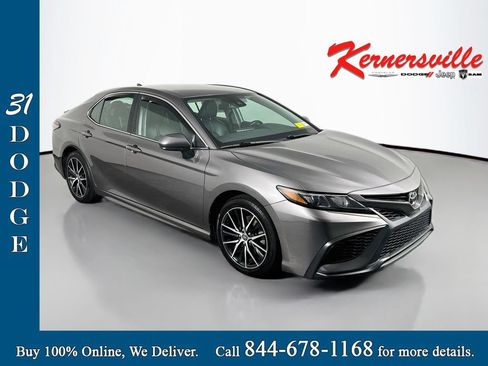 Used 2021 Toyota Camry SE FWD image 1