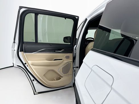 Used 2023 Jeep Grand Cherokee Limited w/ Luxury Tech Group II image 27