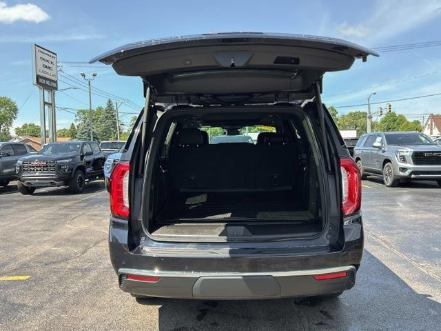 Used 2023 GMC Yukon SLT AWD/4WD image 9