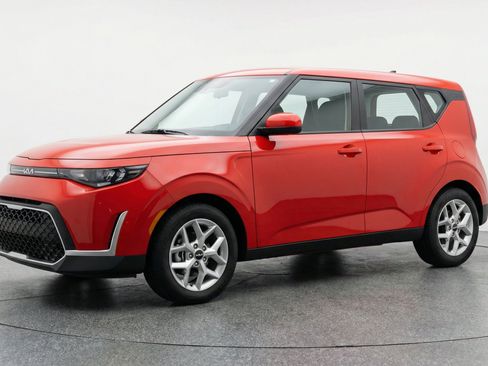 Used 2025 Kia Soul LX w/ LX Technology Package FWD image 3