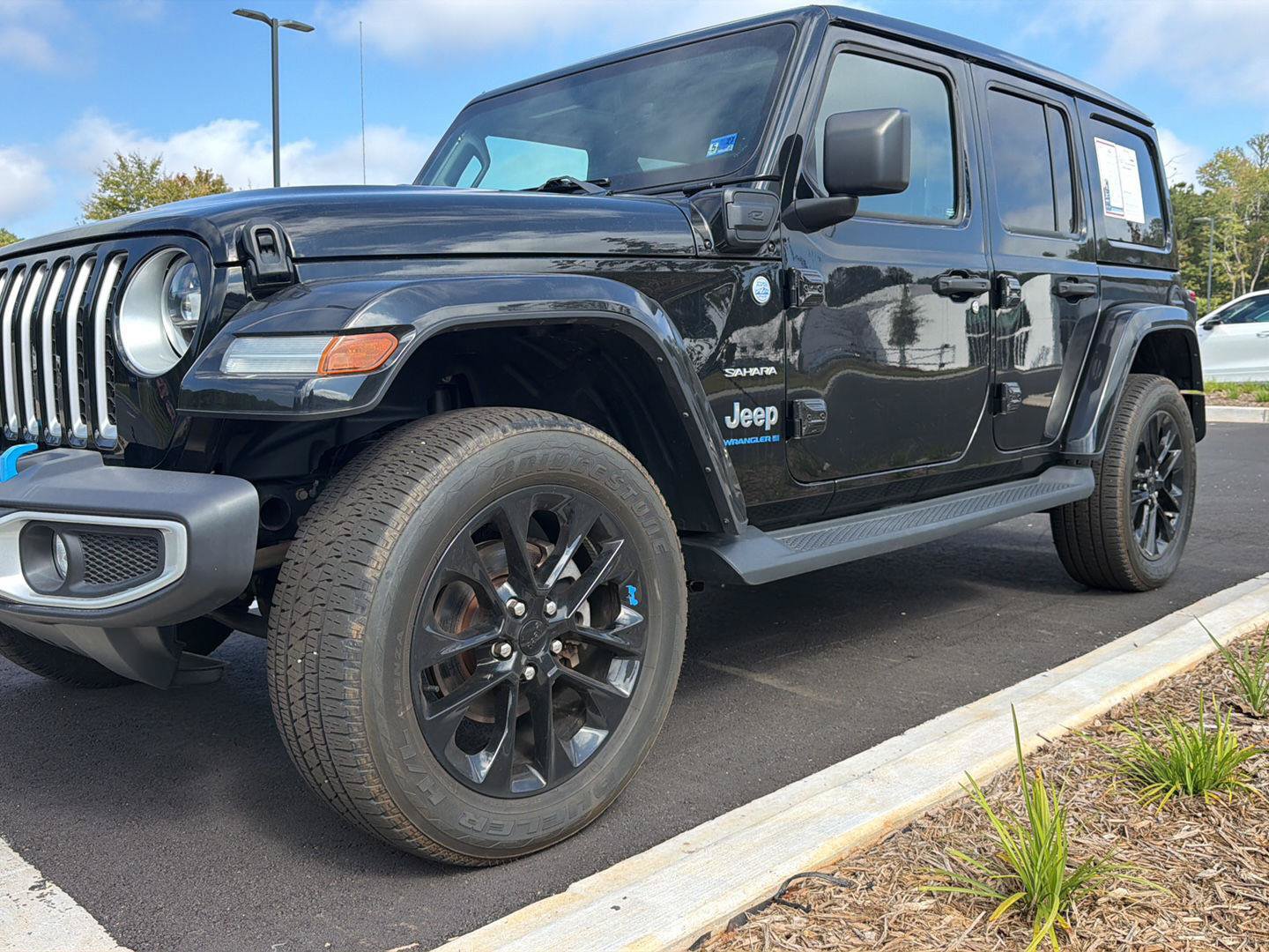 Used 2023 Jeep Wrangler Unlimited Sahara w/ Cold Weather Group AWD/4WD image 2