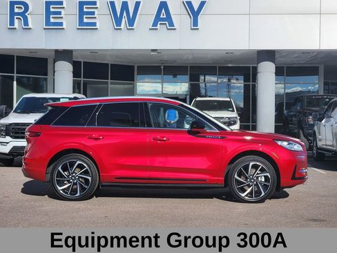 Used 2024 Lincoln Corsair Grand Touring image 3