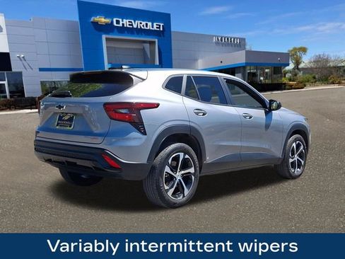 Used 2024 Chevrolet Trax RS FWD image 25