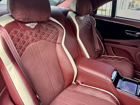 Used 2024 Bentley Flying Spur W12 image 29