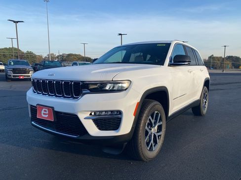New 2025 Jeep Grand Cherokee Limited image 3