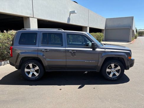 Used 2017 Jeep Patriot High Altitude AWD/4WD image 3