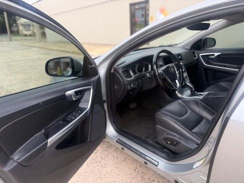 Used 2018 Volvo S60 T5 Dynamic w/ Vision Package FWD image 18