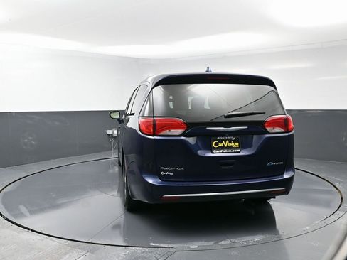 Used 2017 Chrysler Pacifica Touring Plus image 6