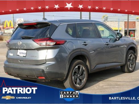Used 2024 Nissan Rogue SV image 3