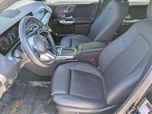 Used 2025 Mercedes-Benz GLB 250 4MATIC image 16
