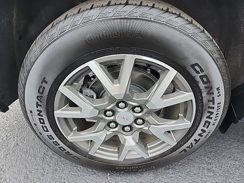 Certified 2023 GMC Acadia SLE w/ LPO, Floor Liner Package image 11