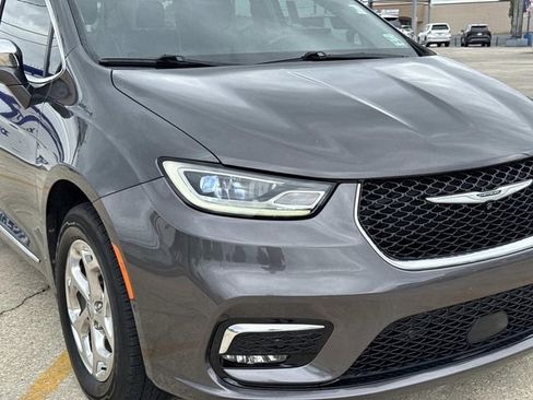 Used 2022 Chrysler Pacifica Limited AWD/4WD image 5