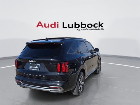 Used 2022 Kia Sorento EX w/ Panoramic Sunroof Package image 8