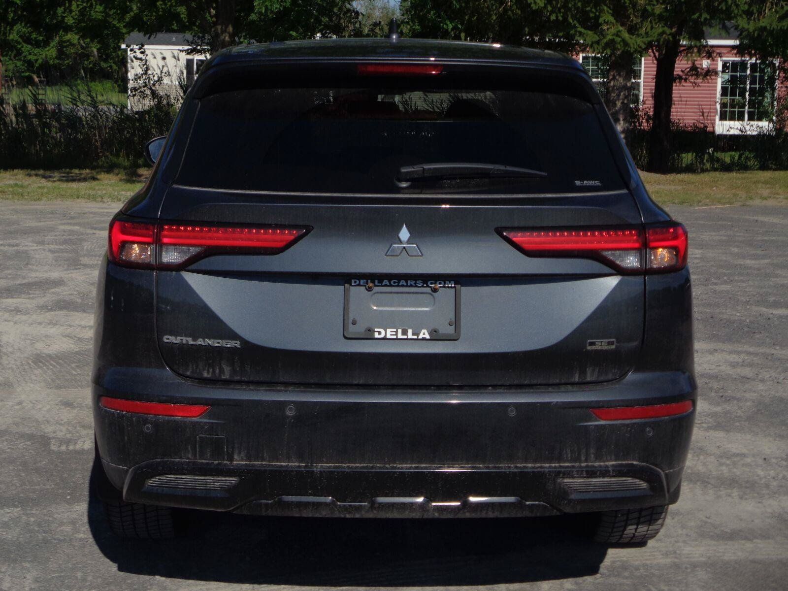 Used 2024 Mitsubishi Outlander SE Black Edition AWD/4WD image 6