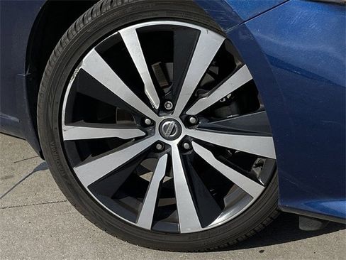 Used 2019 Nissan Altima 2.5 SR w/ SR Premium Package image 9