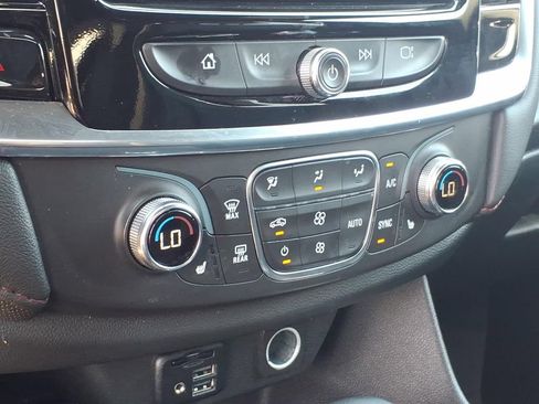 Used 2023 Chevrolet Traverse RS AWD/4WD image 19