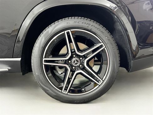 New 2025 Mercedes-Benz GLS 450 4MATIC image 34
