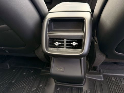 Used 2024 Cadillac Lyriq Tech AWD/4WD image 36