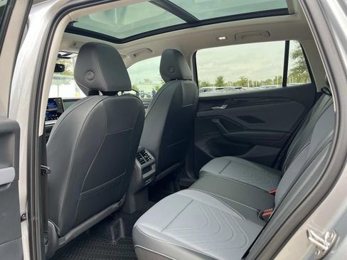 New 2026 Volkswagen Tiguan SE FWD image 20