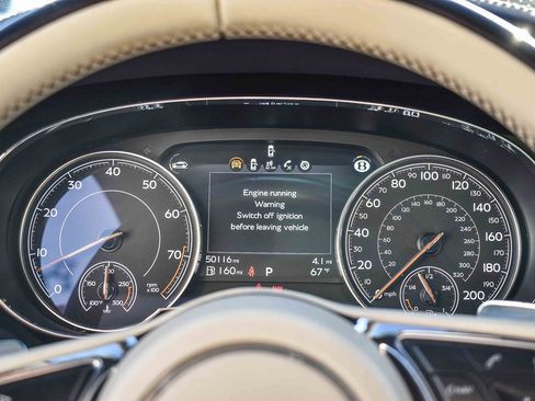 Used 2019 Bentley Bentayga image 25