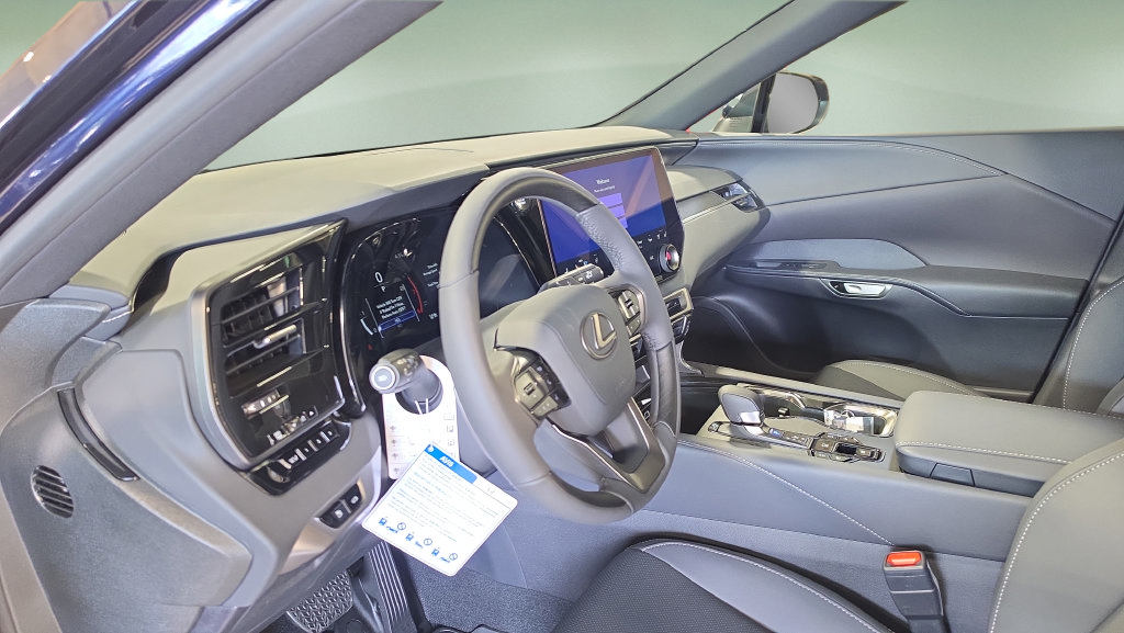 New 2026 Lexus RX 350 Premium w/ Accessory Package (P2) AWD/4WD image 14