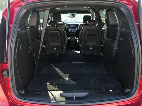 Used 2025 Chrysler Pacifica Select image 20