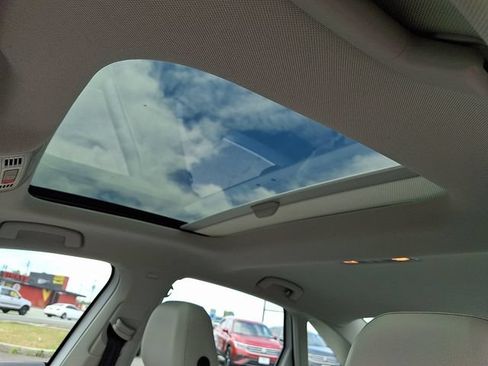 Used 2023 Volkswagen Jetta SE w/ Panoramic Sunroof Package FWD image 15