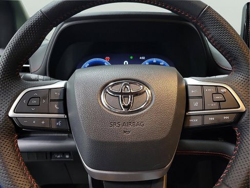 Certified 2025 Toyota Sienna XSE image 17