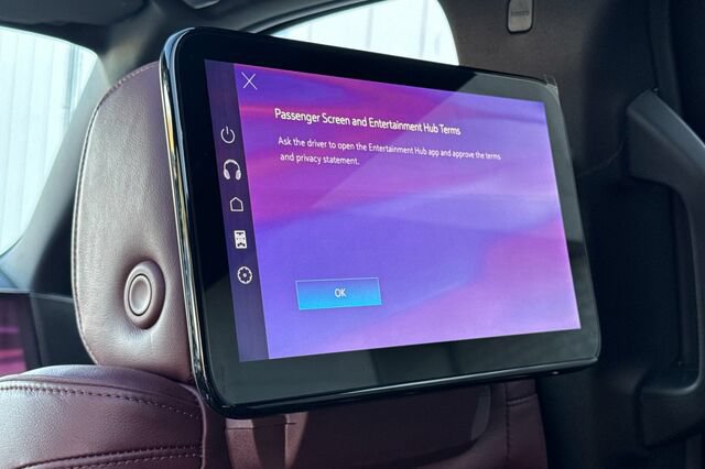 New 2026 Cadillac Escalade ESV Sport w/ LPO, ONYX Package AWD/4WD image 15