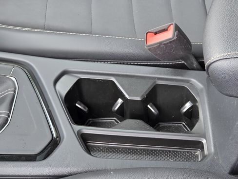 Used 2024 Volkswagen Atlas Cross Sport SE w/ Panoramic Sunroof Package FWD image 4