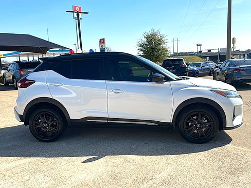 Used 2024 Nissan Kicks SR w/ SR Premium Package image 9