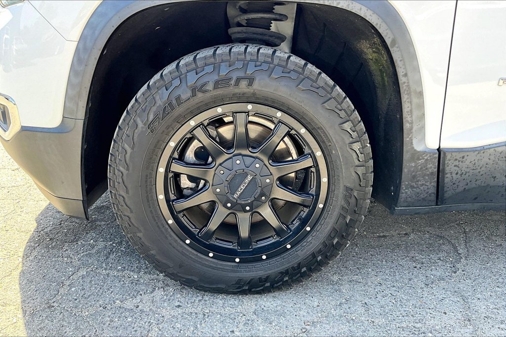 Used 2019 GMC Acadia SLT w/ LPO, Floor Liner Package FWD image 7