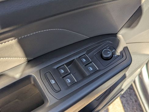 Used 2023 Volkswagen Atlas Cross Sport SE w/ Black Wheel Package image 19