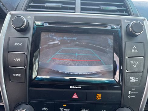 Used 2017 Toyota Camry SE w/ Moonroof Package image 21